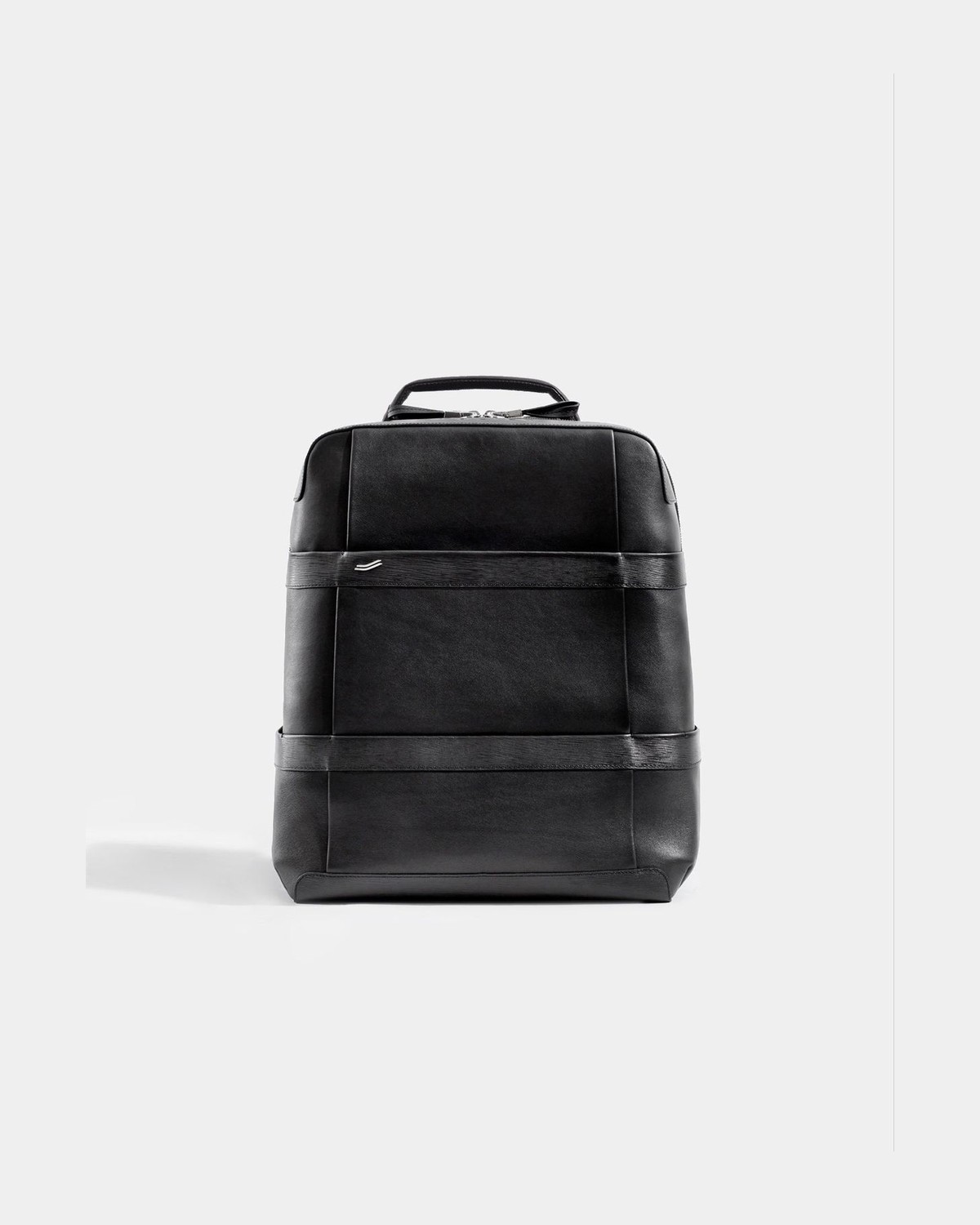 VOCIER Vantage black leather backpack, front view
