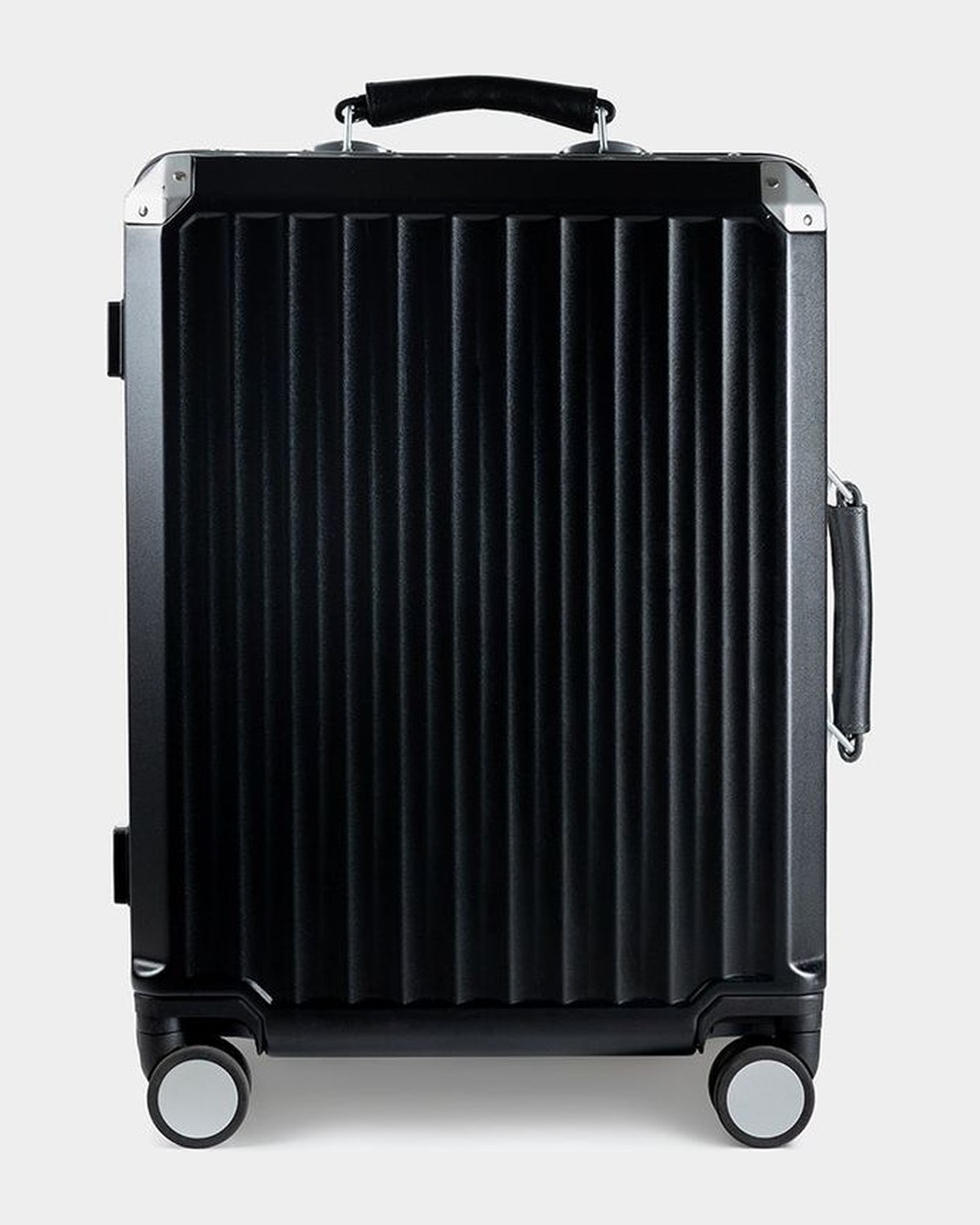 VOCIER D55 Elevate Deluxe black hard-shell carry-on with ribbed shell and metal corner guards